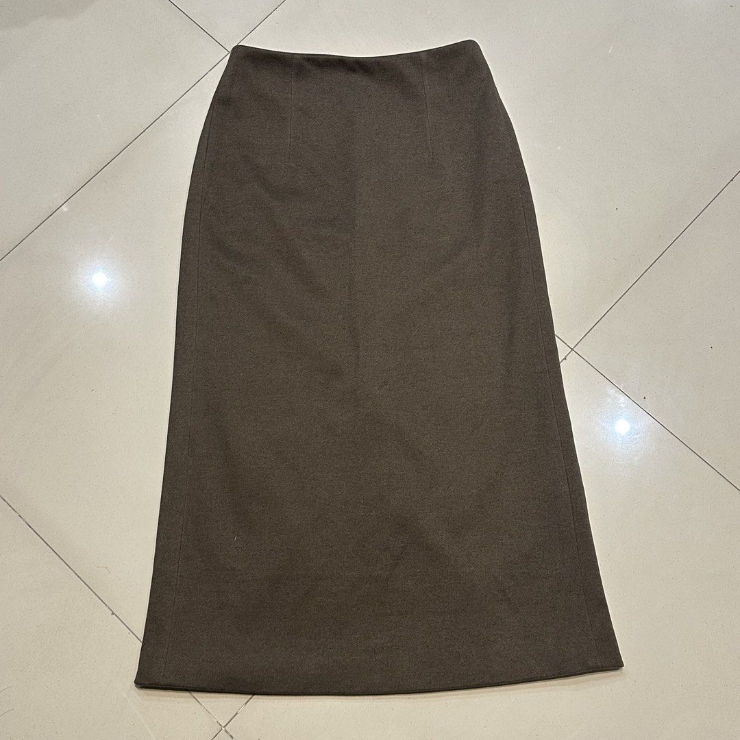 Brown Pencil Maxi Skirt (Category: Skirts) located in Manila. Submitted by filoved__ (Listing ID 1464443973, Image 1). Description: - Brand: Amusmaso - Double layered thick fabric - Back zipper enclosure - [Measurements in inches] Waist: 27-28, Length: 31.5 - High quality!! Best worn in office or formal event settings .