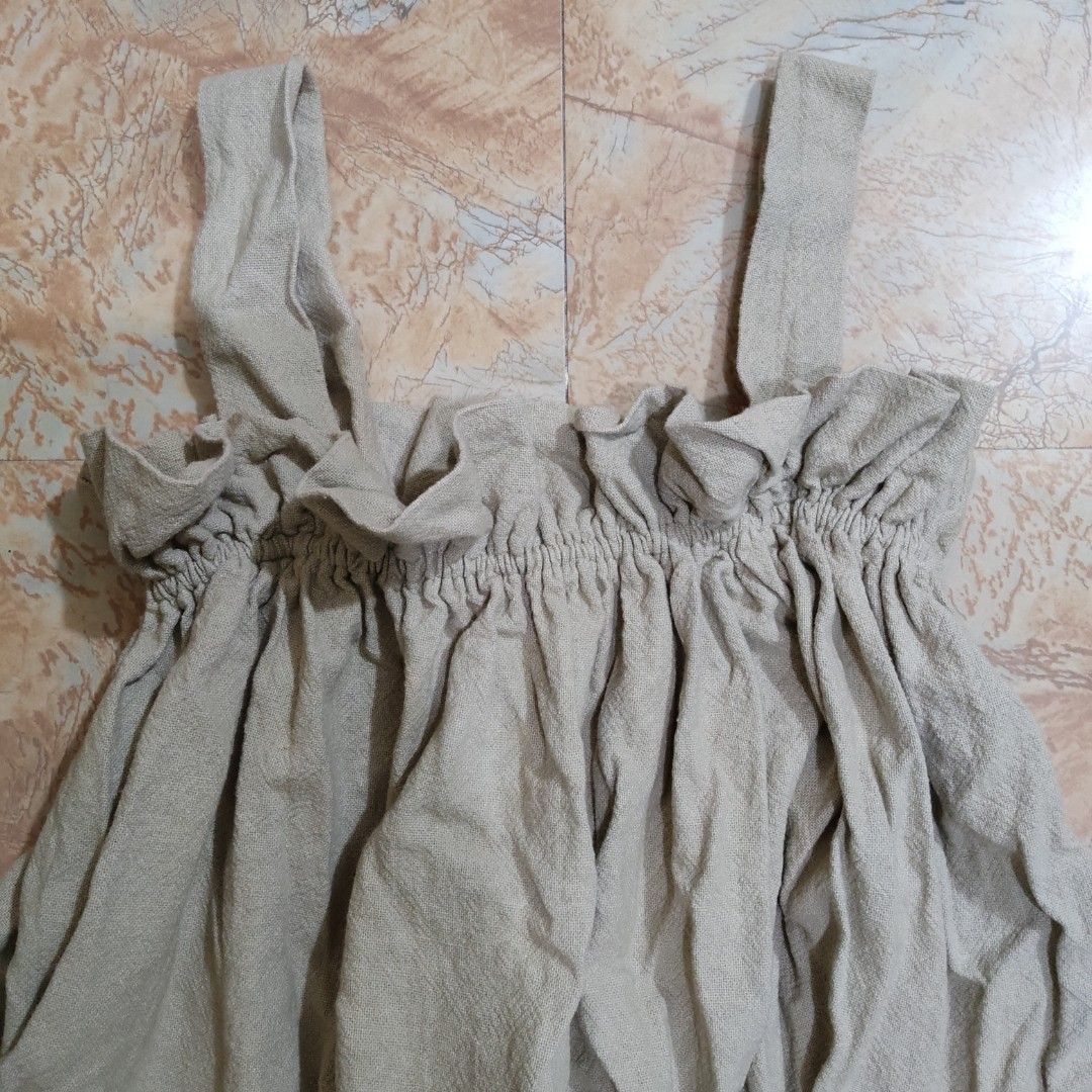 Brown Ruched Flowy Peplum Babydoll top (Category: Sleeveless) located in Valenzuela. Submitted by ecasprelvd (Listing ID 1464456886, Image 2). Description: FREE for anyone who will buy from any of my listings :)) fits xs ! ww photo is provided in good condition location: Valenzuela mod: lalamove or jnt.