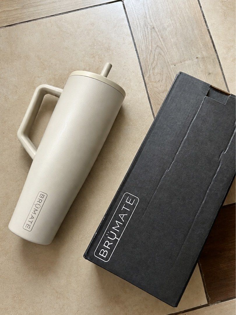 Brumate Era 40oz in Dune (with box) (Category: Water Bottles & Tumblers) located in Manila. Submitted by brownbutterlatte (Listing ID 1459126150, Image 1). Description: Original price: ₱2600+ Brumate Era 40oz in Dune (with box) what you see is what you get! Flaw: small dent at the bottom - barely noticeable Helping tags Owala Brumate Hydroflask Hydroflask Chalolab Hilee Stanley.