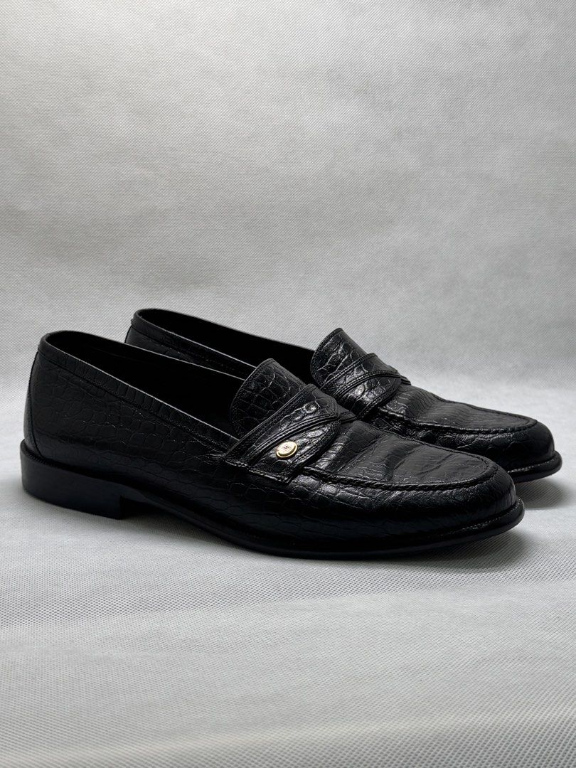 Bruno Magli Crocodile-Embossed Leather Loafers (Category: Casual Shoes) located in Manila. Submitted by members-only (Listing ID 1464366754, Image 2). Description: Bruno Magli Crocodile-Embossed Loafers Size: 6 1/2 men's 24 - 24.5cm Made In Italy In good condition No issue to report Sign of wear Presentable See details in the picture.