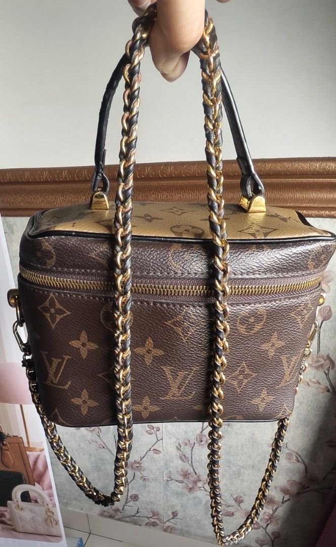 Bundle Bag (Category: Cross-body Bags) located in Shah Alam. Submitted by hauztrendempire (Listing ID 1464453959, Image 2). Description: Vanity Monogram Canvas *Condition: 8.5 /10* *Not For Fussy Buyers* *Price Includes Postage For SM/Sabah, Sarawak Postage RM15* *NO COD, courier only* *Items Sold Are Not Refundable*.