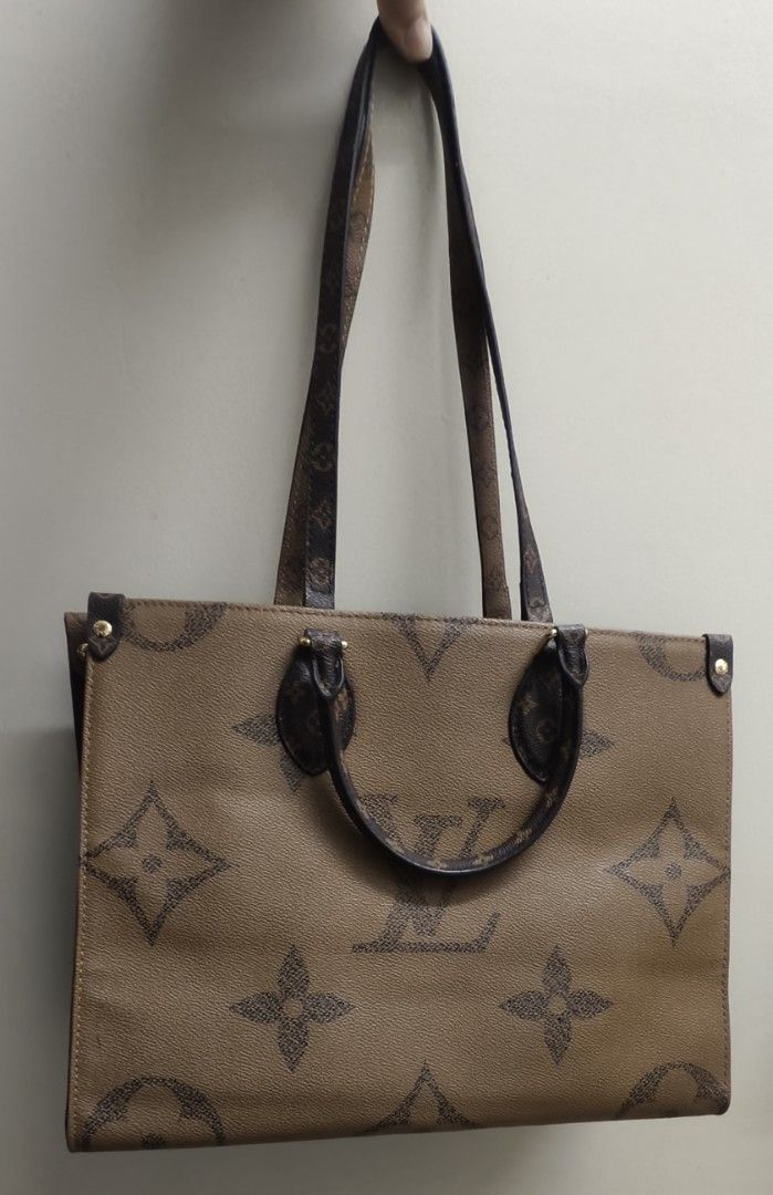 Bundle Bag (Category: Shoulder Bags) located in Shah Alam. Submitted by hauztrendempire (Listing ID 1464457720, Image 1). Description: OTG Monogram Tote 2 Tone Colour *Condition: 9/10* *Not For Fussy Buyers* *Price Includes Postage For SM/Sabah, Sarawak Postage RM15* *Items Sold Are Not Refundable* *NO COD, COURIER ONLY*.