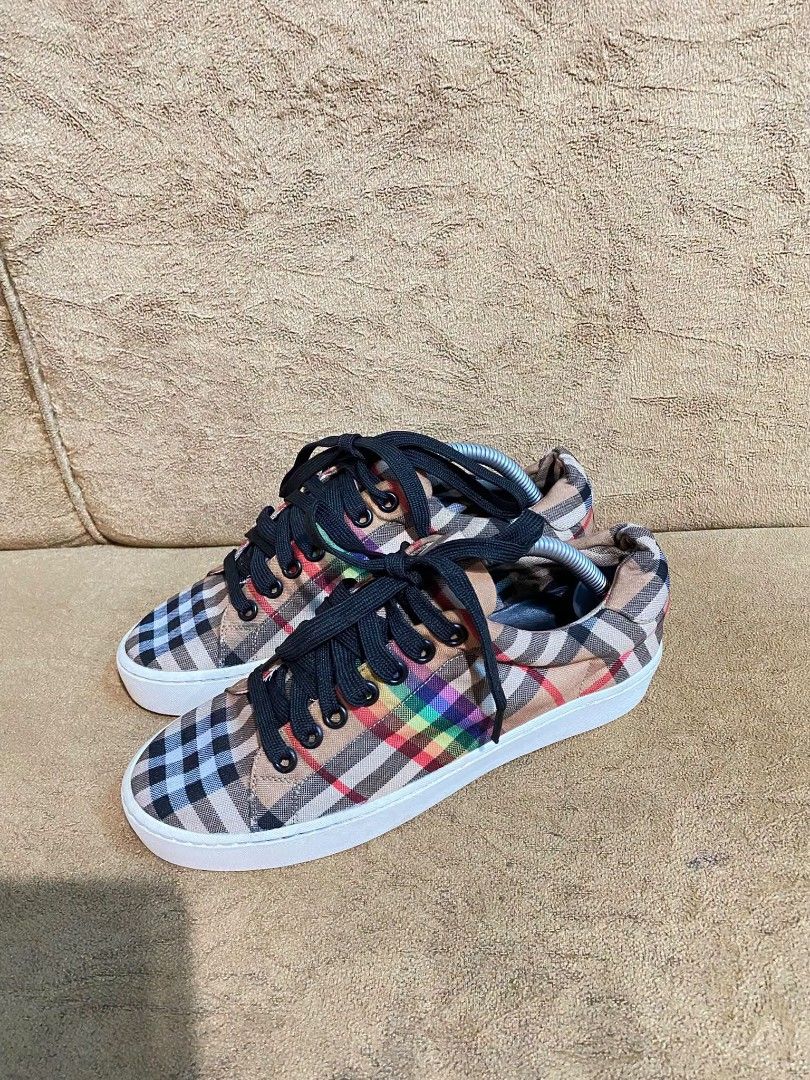 Burberry (Category: Sneakers & Footwear) located in Dumaguete. Submitted by camillaolshoppe2 (Listing ID 1464398578, Image 3). Description: BB sneakers Excellent condition Size 36.