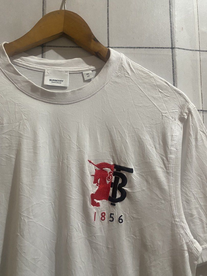 burberry (Category: Activewear) located in Manila. Submitted by drippthrift00 (Listing ID 1464566239, Image 3). Description: BURBERRY TB EMBROID LOGO EXCELENT CONDITION WHITE NA WHITE 20x27 NEED WASH (Last pic) .