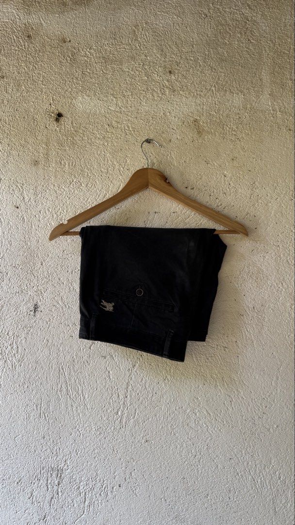 Burberry chino shorts (Category: Shorts) located in Lipa City. Submitted by scrap.threads (Listing ID 1464502343, Image 1). Description: Item: Burberry chino shorts Price: 250 Dimes: Width - 36 Length - 18 Hem - 10.5 Issue: Lipa City Ship via J&T (Shouldered by buyer) Payment via Gcash ***Notice*** Color may vary due to lighting. Payment first. Item/s are thrifted or used condition unless stated otherwise. Please manage your expectation..