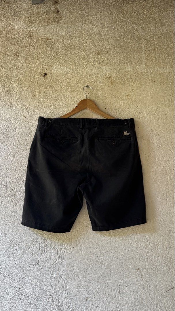 Burberry chino shorts (Category: Shorts) located in Lipa City. Submitted by scrap.threads (Listing ID 1464502343, Image 3). Description: Item: Burberry chino shorts Price: 250 Dimes: Width - 36 Length - 18 Hem - 10.5 Issue: Lipa City Ship via J&T (Shouldered by buyer) Payment via Gcash ***Notice*** Color may vary due to lighting. Payment first. Item/s are thrifted or used condition unless stated otherwise. Please manage your expectation..