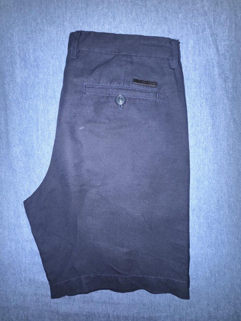 Burberry chino shorts (Category: Shorts) located in Daraga. Submitted by cariboy_1125 (Listing ID 1464511735, Image 3). Description: 34 on tag 33-35x18 via tape measure Excellent.