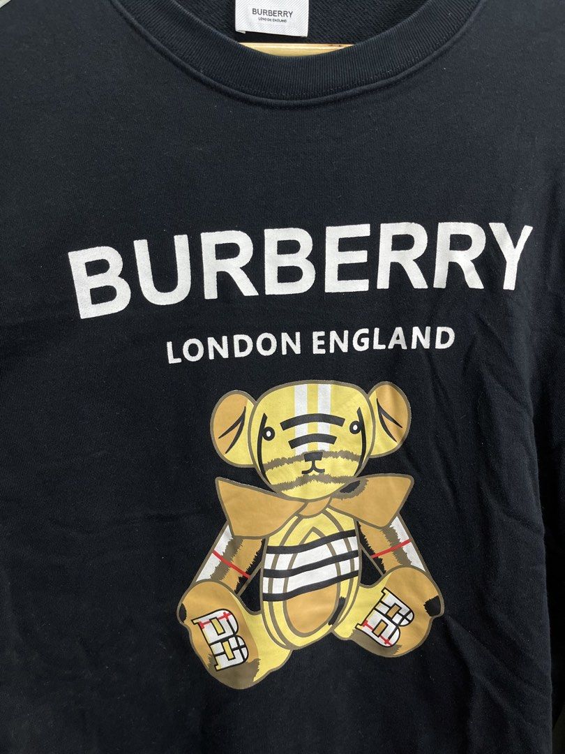 BURBERRY CREWNECK (Category: Formal Shirts) located in Manila. Submitted by aldrenyap109491 (Listing ID 1464360131, Image 2). Description: 💎BURBERRY (CREWNECK) 🔳CONDITION:9.7/10 EXCELLENT 🔳COLOR RATE:9.7/10 🔳DIMENSION:27X22.5 🔳BEST FIT: MEDIUM TO LARGE 🔳MOP:GCASH/CASH 🟥ISSUE: ❌❌ (NO ISSUE PRINT) MINE:₱570 (FREE SHIPPING) (AUTOMATICALLY YOURS) 📍 POBLACION PUROK 5 KOLAMBUGAN LDN (9207).