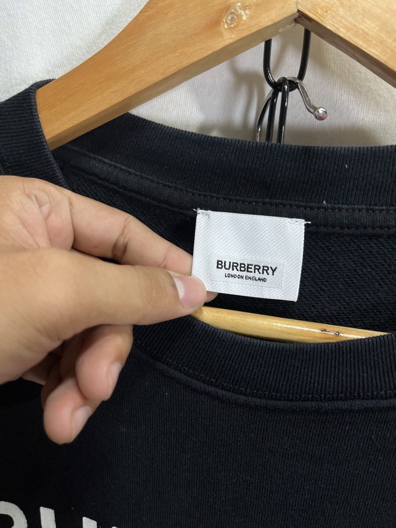 BURBERRY CREWNECK (Category: Formal Shirts) located in Manila. Submitted by aldrenyap109491 (Listing ID 1464360131, Image 3). Description: 💎BURBERRY (CREWNECK) 🔳CONDITION:9.7/10 EXCELLENT 🔳COLOR RATE:9.7/10 🔳DIMENSION:27X22.5 🔳BEST FIT: MEDIUM TO LARGE 🔳MOP:GCASH/CASH 🟥ISSUE: ❌❌ (NO ISSUE PRINT) MINE:₱570 (FREE SHIPPING) (AUTOMATICALLY YOURS) 📍 POBLACION PUROK 5 KOLAMBUGAN LDN (9207).
