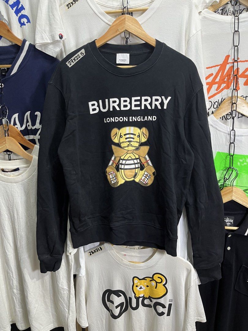 BURBERRY CREWNECK (Category: Formal Shirts) located in Manila. Submitted by aldrenyap109491 (Listing ID 1464360131, Image 1). Description: 💎BURBERRY (CREWNECK) 🔳CONDITION:9.7/10 EXCELLENT 🔳COLOR RATE:9.7/10 🔳DIMENSION:27X22.5 🔳BEST FIT: MEDIUM TO LARGE 🔳MOP:GCASH/CASH 🟥ISSUE: ❌❌ (NO ISSUE PRINT) MINE:₱570 (FREE SHIPPING) (AUTOMATICALLY YOURS) 📍 POBLACION PUROK 5 KOLAMBUGAN LDN (9207).