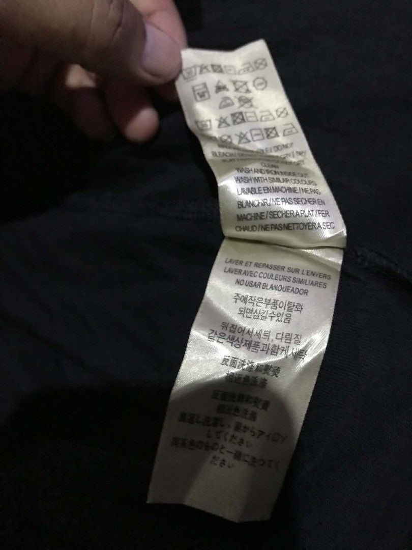Burberry embroidered logo tshirt (Category: Tshirts & Polo Shirts ) located in Caloocan City. Submitted by anthriftdepot (Listing ID 1464539833, Image 3). Description: Dimes 28x23 (xxxl on tag) Best fit XL Very good condition No major issue Color rate 9.5/10 Slightly fade neck line See photo for reference North Caloocan area.