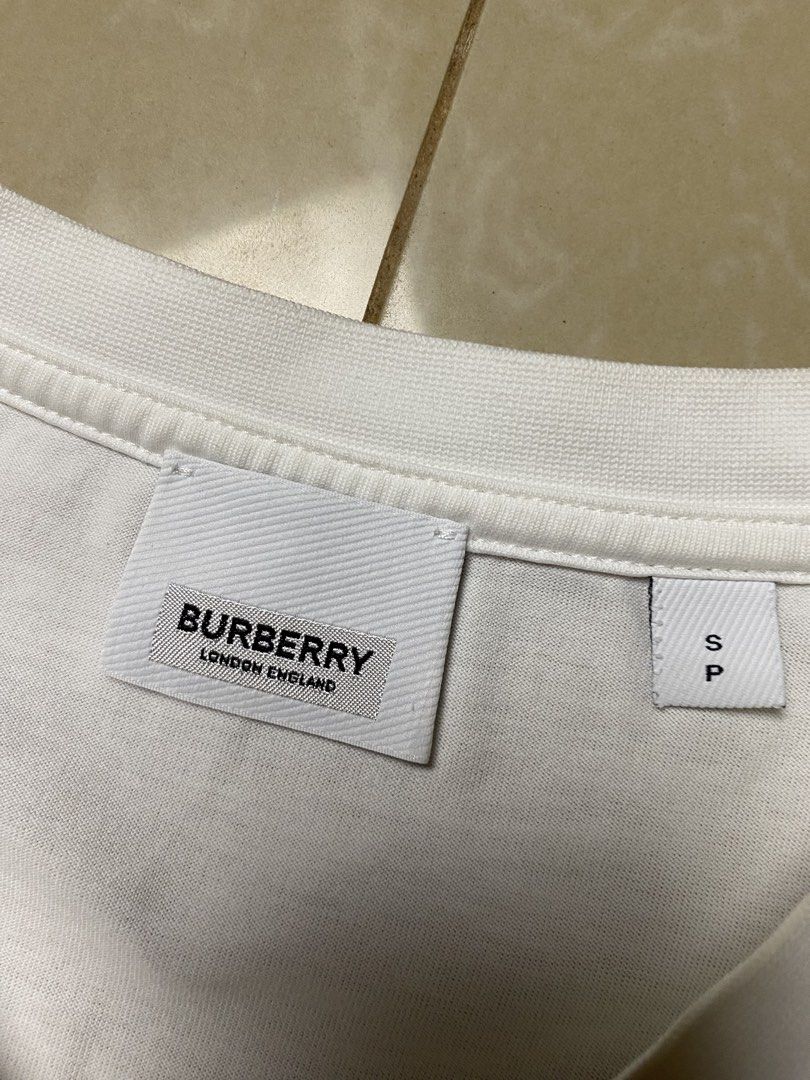 BURBERRY POCKET TEE (Category: Tshirts & Polo Shirts ) located in Andop. Submitted by maikeygong (Listing ID 1464472092, Image 2). Description: SIZE LARGE FITTINGS NO ISSUE EXCELLENT CONDITION DIMES 21.5 x 29 .
