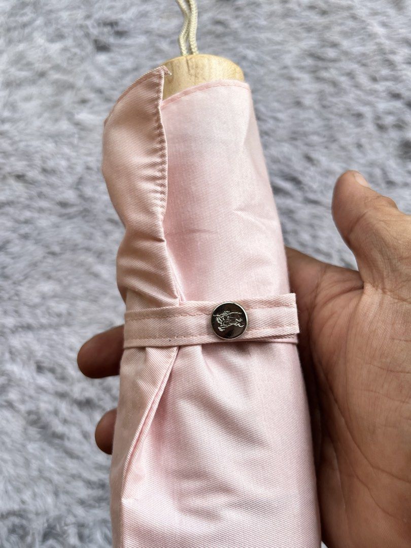 BURBERRY UMBRELLA (Category: Umbrellas) located in Dipolog. Submitted by janja2002 (Listing ID 1464407828, Image 3). Description: BRANDNEW DEADSTOCK JAPAN SURPLUS GALING.