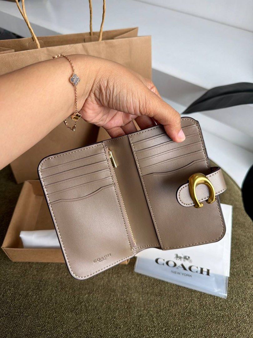 C0ach Tabby Bifold Wallet (Category: Wallets & Card holders) located in Manila. Submitted by whimsy.finds (Listing ID 1464530230, Image 2). Description: Payment first basis via Gcash / Maribank / Maya Ship via JNT ONLY *No rush shipping *Open for bulk order .