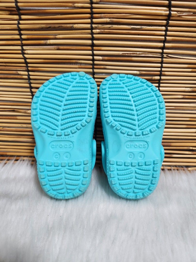C4- Preloved Original Crocs for kids (Category: Babies & Kids Fashion) located in Navotas City. Submitted by FluffyFeet (Listing ID 1464518215, Image 3). Description: NEW ARRIVAL❗️ This is a PRELOVED ORIGINAL CROCS FOR KIDS‼️ Please managed your expectations ❤️ 📌 Strictly MINE NOW, PAY NOW ONLY❗️ (Unless suki na po na maayos kausap at iwas cancellation) 📌 You may ask for other photos before placing order/s STRICTLY NO RETURN, NO EXCHANGE UNLESS