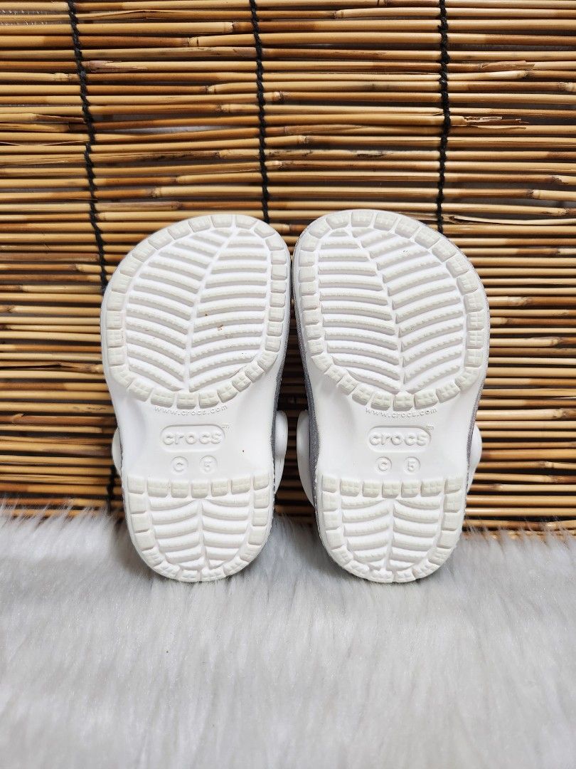 C6- Preloved Original Crocs for kids (Category: Babies & Kids Fashion) located in Navotas City. Submitted by FluffyFeet (Listing ID 1464517206, Image 3). Description: NEW ARRIVAL❗️ This is a PRELOVED ORIGINAL CROCS FOR KIDS‼️ Please managed your expectations ❤️ 📌 Strictly MINE NOW, PAY NOW ONLY❗️ (Unless suki na po na maayos kausap at iwas cancellation) 📌 You may ask for other photos before placing order/s STRICTLY NO RETURN, NO EXCHANGE UNLESS