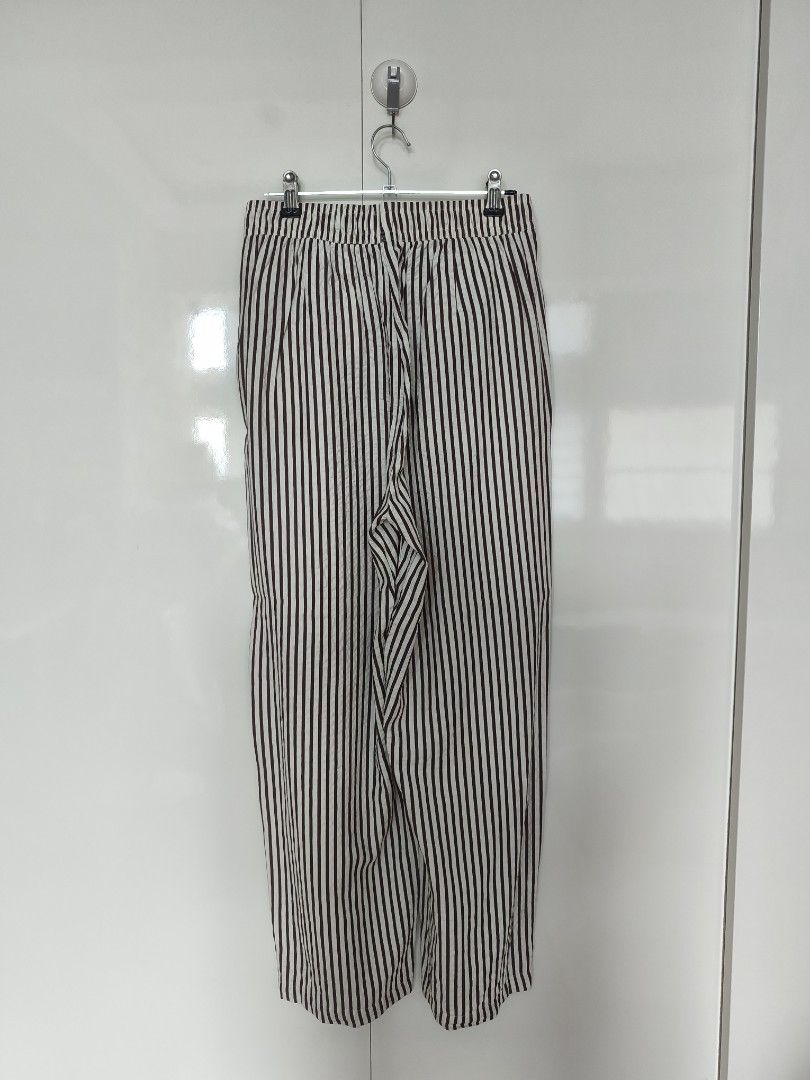 Calliope Stripe Pants (Category: Other Bottoms) located in Manila. Submitted by smilefashion08 (Listing ID 1464368725, Image 2). Description: Bought Calliope at SM MOA Waist 26-27 Length 38.