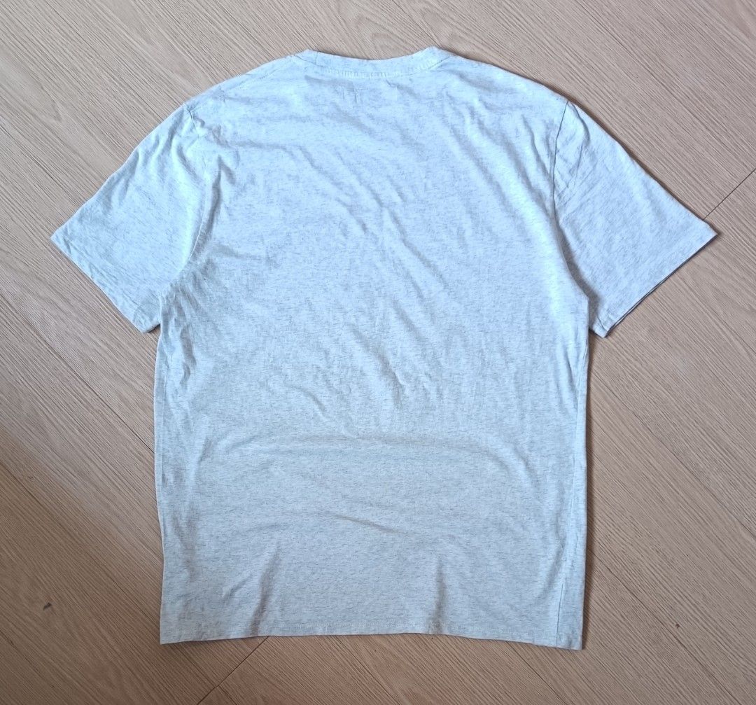 CALVIN KLEIN EMBROIDERED BASIC LOGO TEE - GRAY (Category: Tshirts & Polo Shirts ) located in Cavite. Submitted by marcuz.lifestyle (Listing ID 1464398099, Image 2). Description: WIDTH:21.5 LENGTH:28.5 VERRYGOOD CONDITION NO ISSUE COLOR RATE:9.5/10 MOP:GCASH DELIVERY COURIER:JNT LOCATION:IMUS CAVITE.