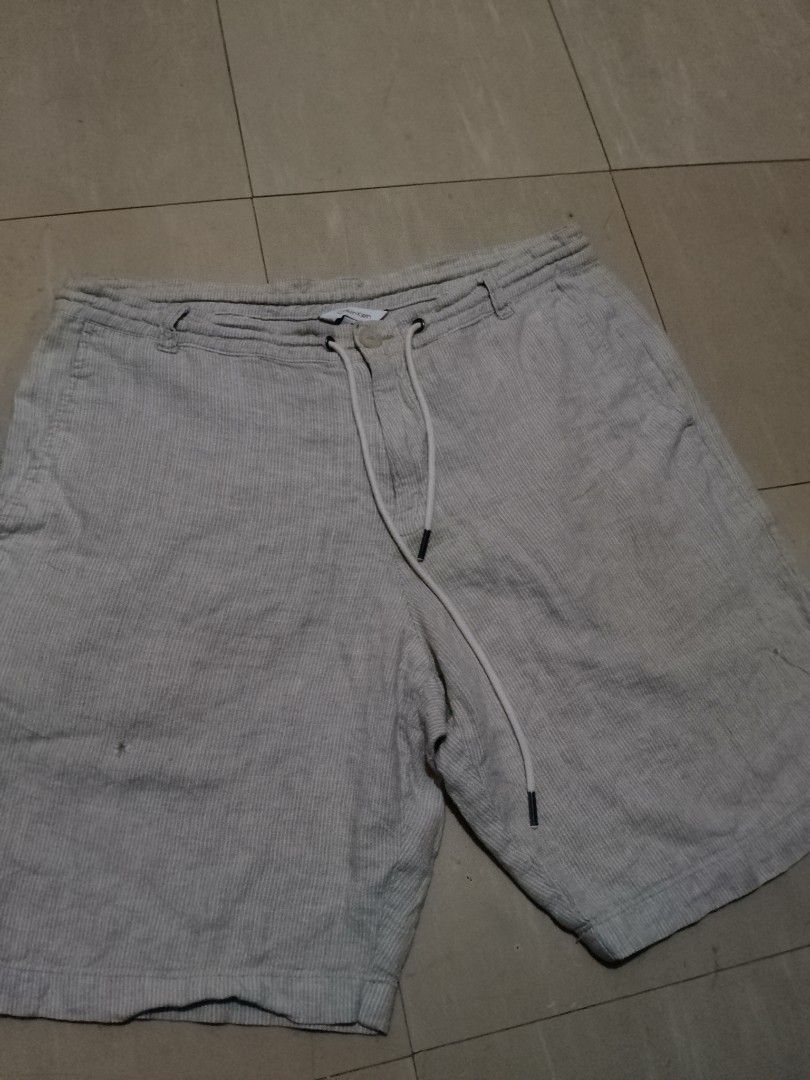 Calvin Klein shorts (Category: Shorts) located in Oas. Submitted by yortzzz (Listing ID 1464524512, Image 1). Description: need wash.