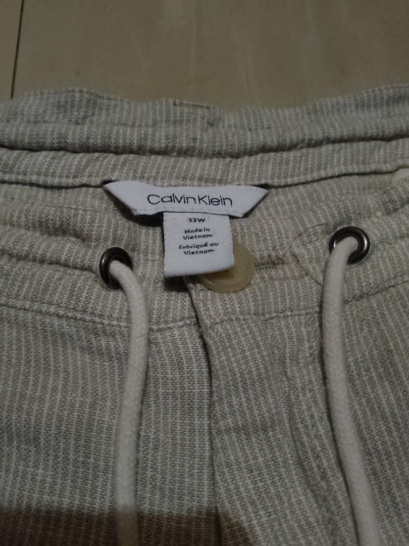 Calvin Klein shorts (Category: Shorts) located in Oas. Submitted by yortzzz (Listing ID 1464524512, Image 2). Description: need wash.