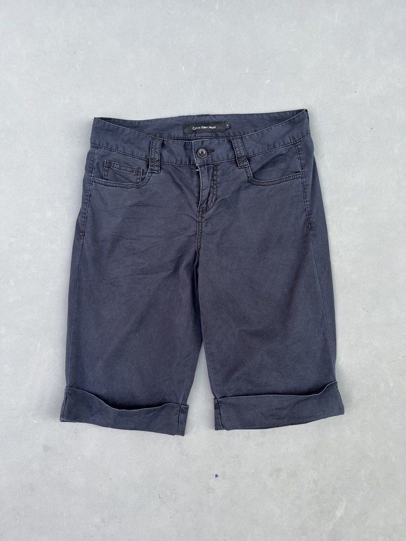 CALVIN KLEIN WALK SHORT (Category: Shorts) located in Quezon City. Submitted by kentstuff (Listing ID 1464423423, Image 1). Description: CALVIN KLEIN Waist: 32-34 Length: 21.5 Leg Hole: 9 Condition: Excellent CR: 9.8/10 Issue: ❌.