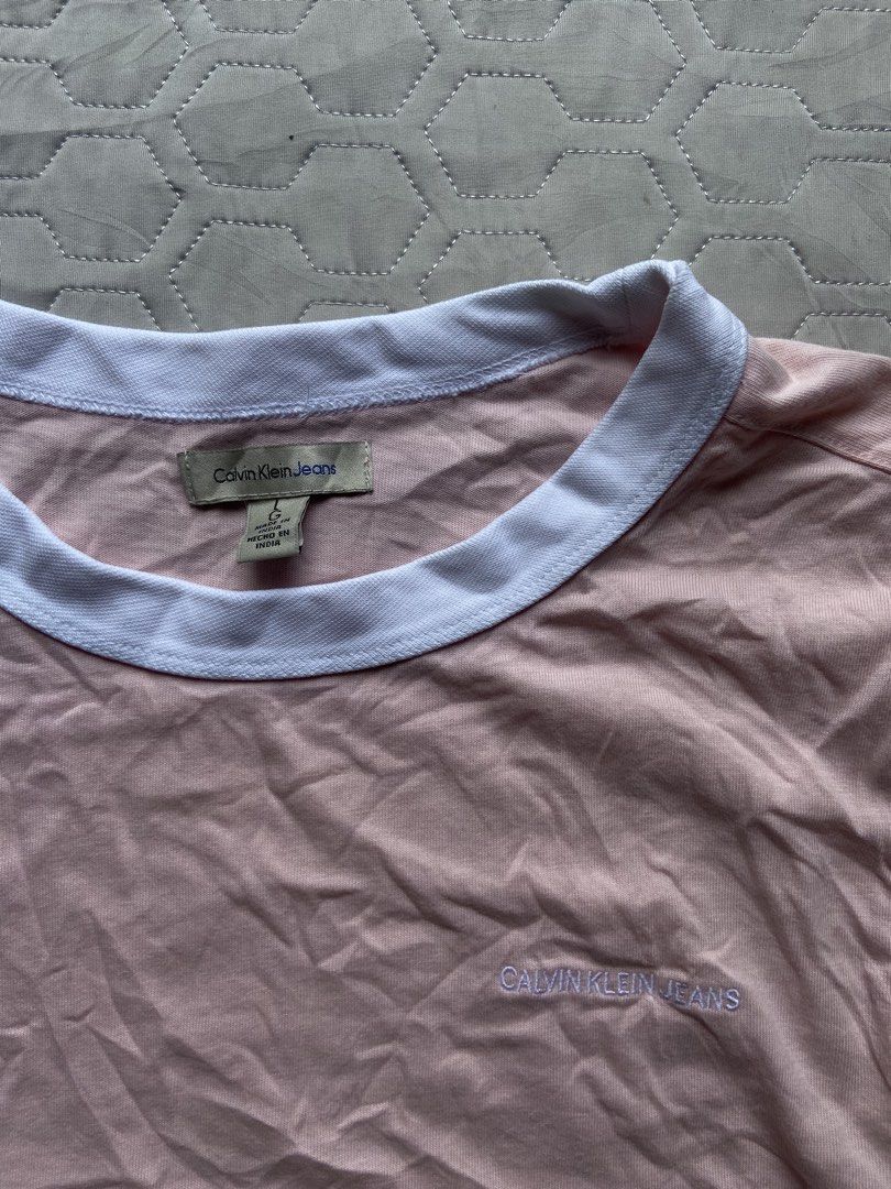 CalvinKlein Pink Crewneck Te (Category: Formal Shirts) located in Panabo. Submitted by thrifty.red (Listing ID 1464412034, Image 3). Description: width:20 length:26 Excellent Condition.