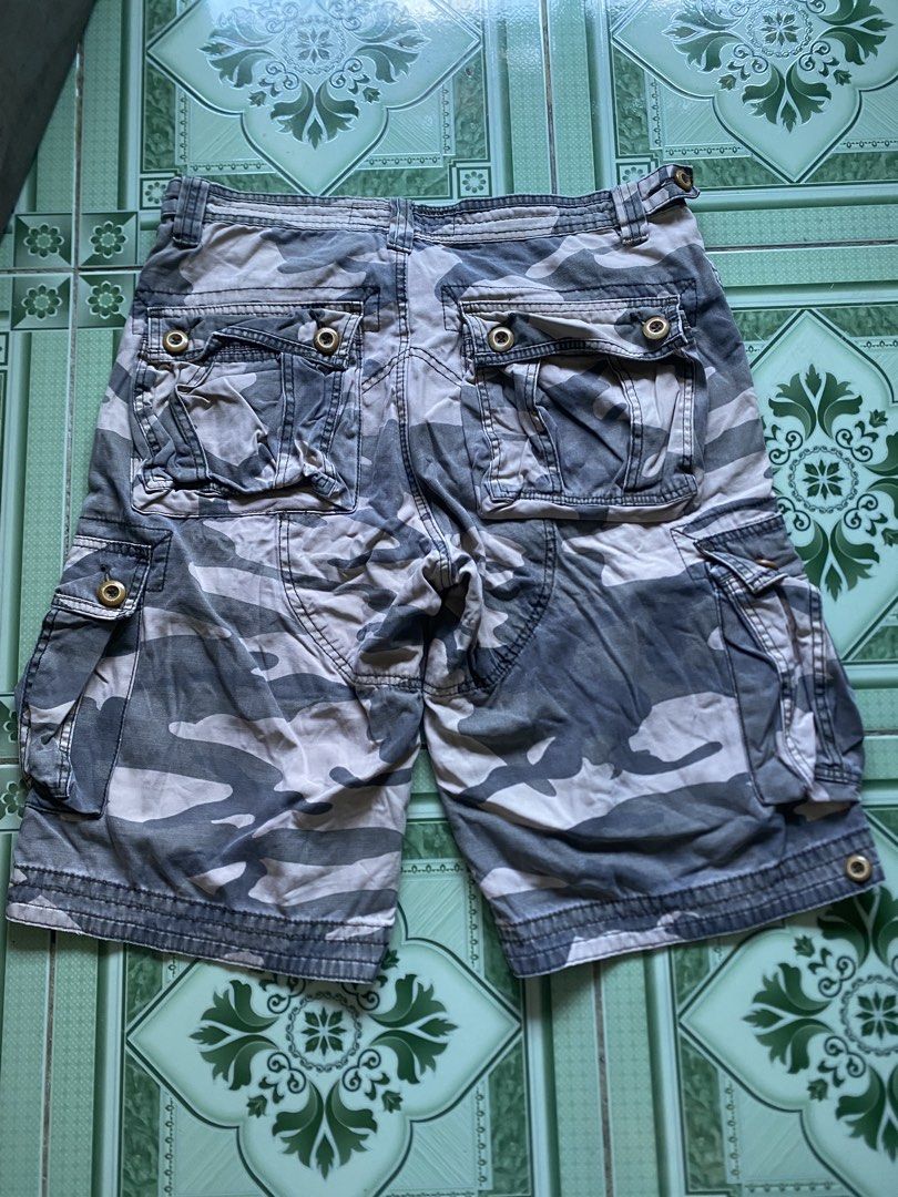 Camou cargo short (Category: Shorts) located in Manila. Submitted by thrift-things (Listing ID 1464373742, Image 2). Description: .