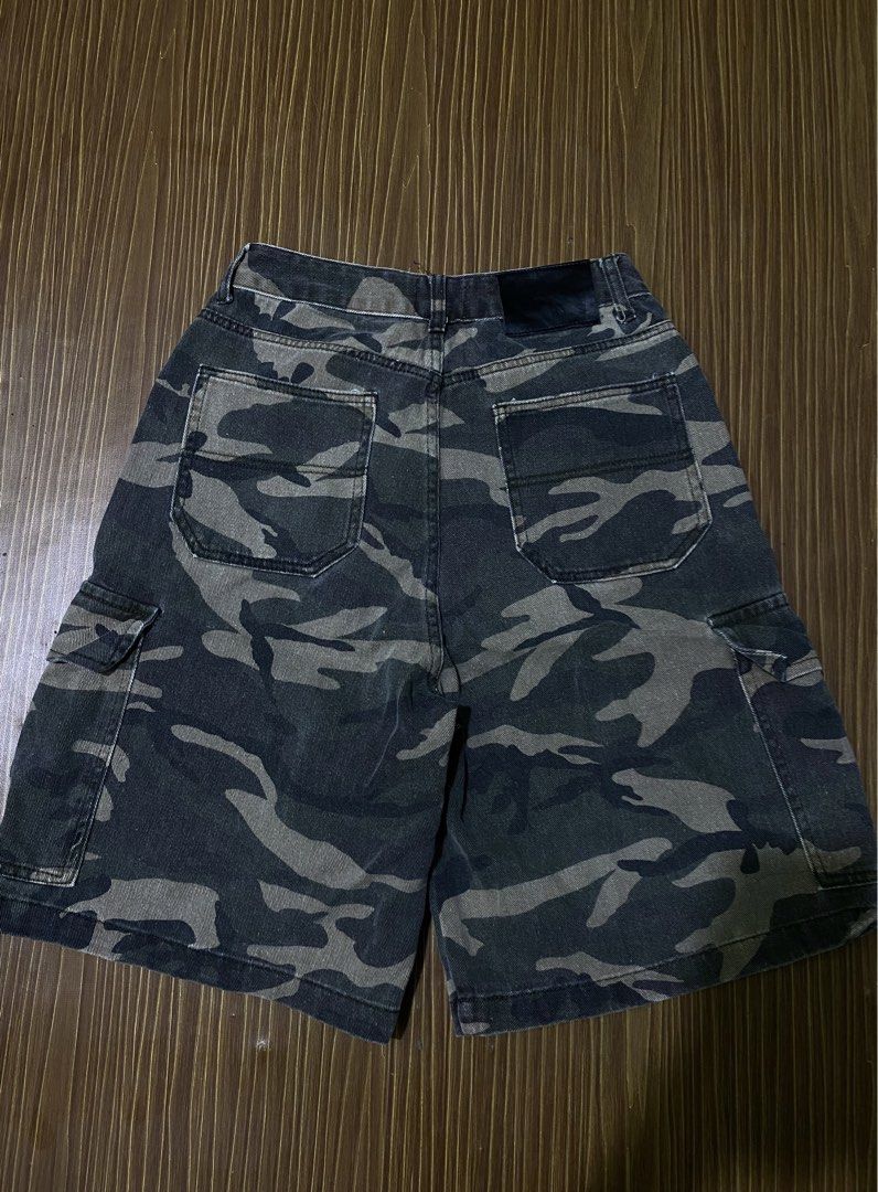 Camouflage Cargo Jorts (Category: Shorts) located in Bansalan. Submitted by cjs_thrift (Listing ID 1464555819, Image 2). Description: - SMALL - W: 28 - L: 23 - THIGH: 13 - HEM: 13 - NO ISSUE - NEED WASH.