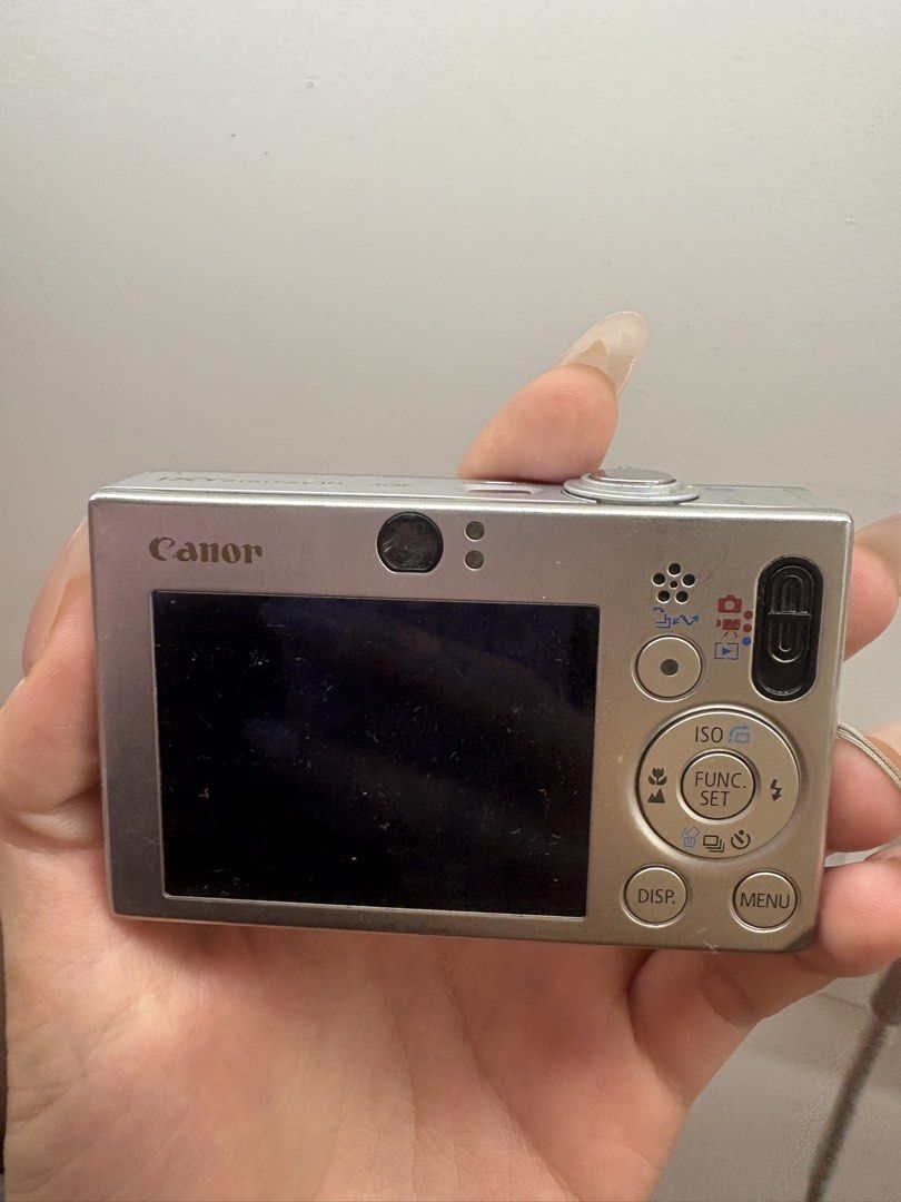 Canon ixus 70/ IXY DIGITAL 10 7.1 Megapixels Digital Camera （分類：相機）位於 Hong Kong。 由 bommbaa 提交（商品編號 1464525452，圖片 2）。簡介： Ccd camera. Need to use memory card under 2gb with one battery no memory card. Bought from japan. Not much used.。