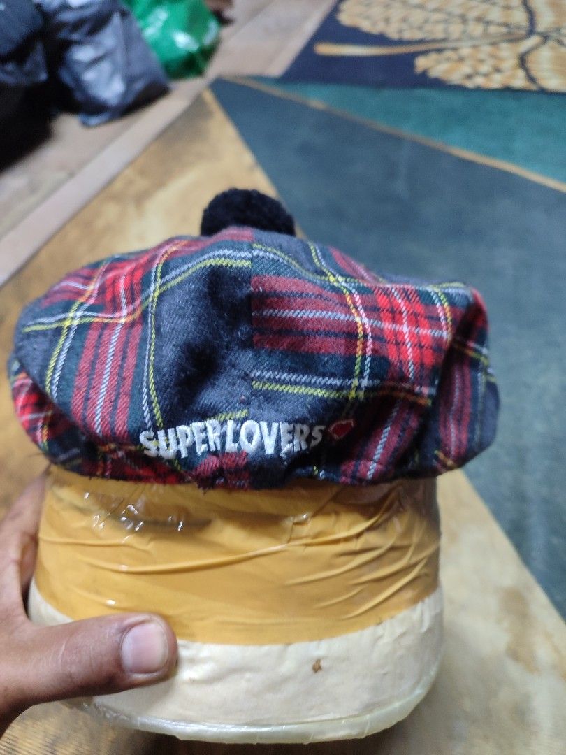Cap (Category: Beanie) located in Rantau Panjang. Submitted by lanbundle35 (Listing ID 1464359181, Image 3). Description: cap workers superlover adjustable getah saiz 56 CM keats blh pakai. kondisi 9/10 tepi sudu ada patah sikit.