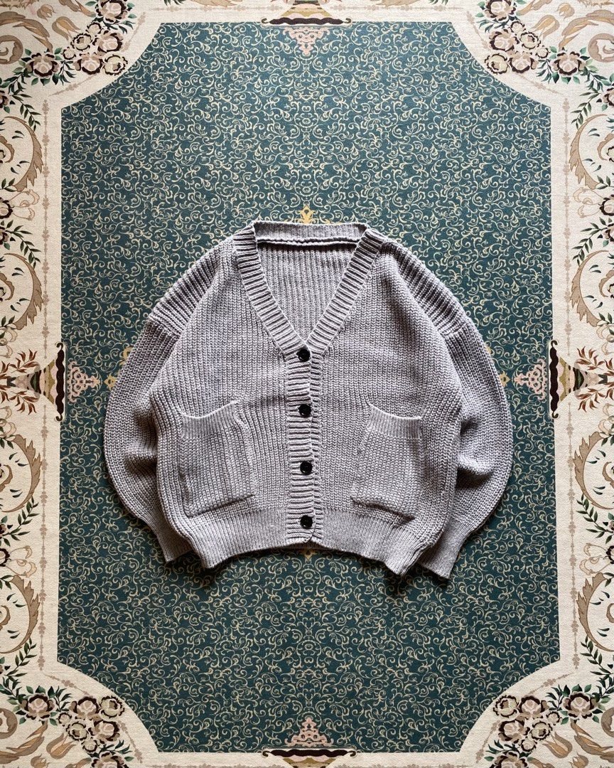 cardigan knitted sweater gray (Category: Coats, Jackets and Outerwear) located in Rizal. Submitted by Thethriftgood (Listing ID 1464555962, Image 1). Description: cardigan knitted sweater gray Model height - 5’9 size: small fit med ( boxy cropped ) dimensions: width - 23 length - 24 10/10 condition | issue: none Php: 1,000 + sf .