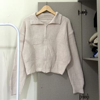 (Kategori: ) berada di . Dikirim oleh thriftbyjuni (ID iklan 1464399077, Gambar 1). Deskripsi: .