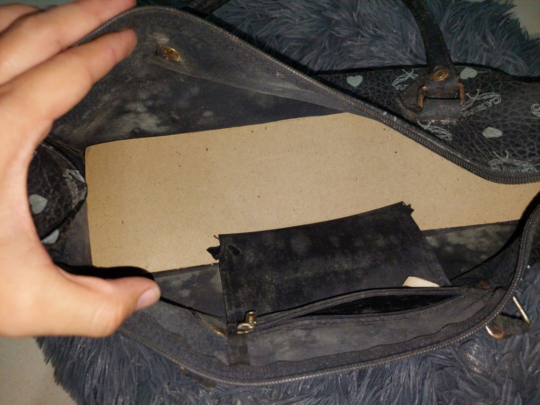 Carina Bag (Category: Shoulder Bags) located in Manila. Submitted by okeanos (Listing ID 1464363095, Image 3). Description: Selling just to declutter You can also make a offer.