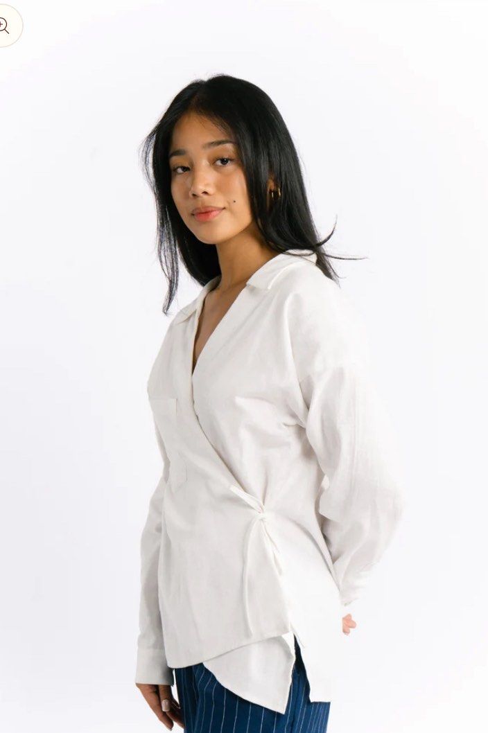 Carino Lorena polo (Category: Blouses) located in Marikina City. Submitted by xoxooes (Listing ID 1464469846, Image 3). Description: .