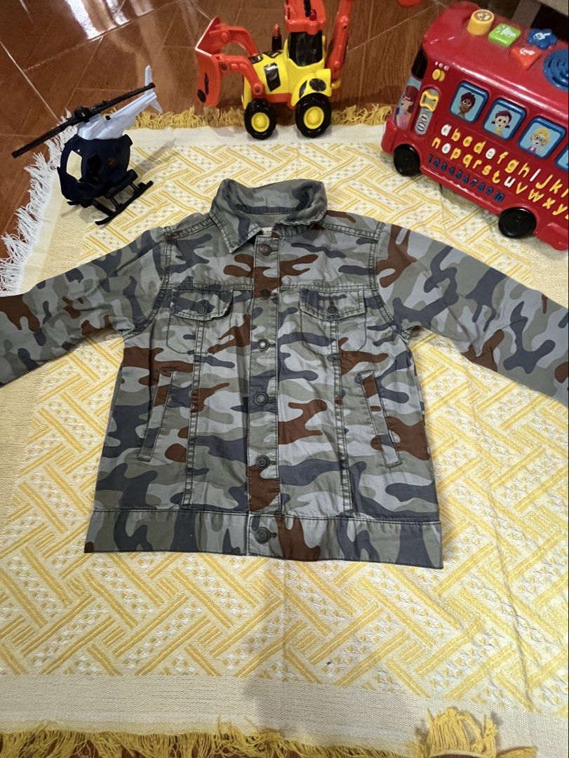 Carter's Camouflage Denim Jacket Size 8 (Category: Babies & Kids Fashion) located in Las Pinas. Submitted by fechai (Listing ID 1464425938, Image 2). Description: - Carter's camouflage denim jacket - Athletic Department style - Button-up front with chest pockets - Perfect for everyday wear - Size 8.