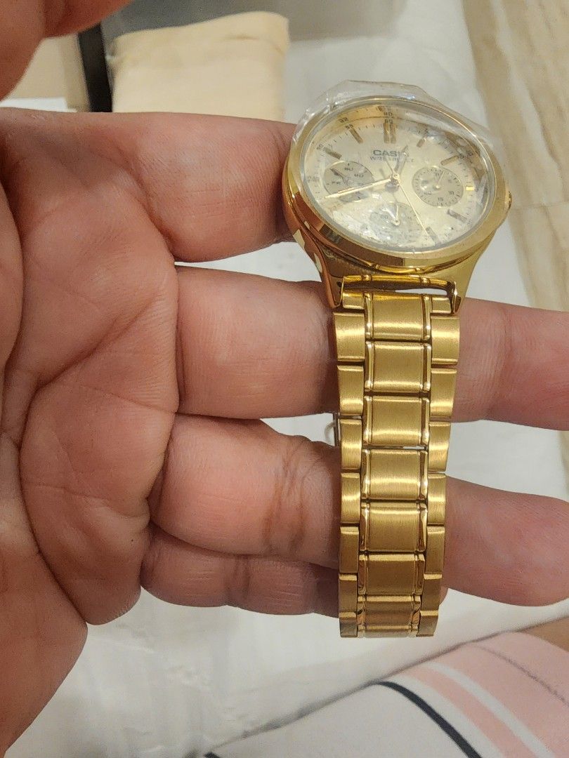 CASIO WATCH (Category: Luxury Watches) located in Manila. Submitted by chrinathalie (Listing ID 1464372707, Image 2). Description: orig casio all gold plated sf on buyer.