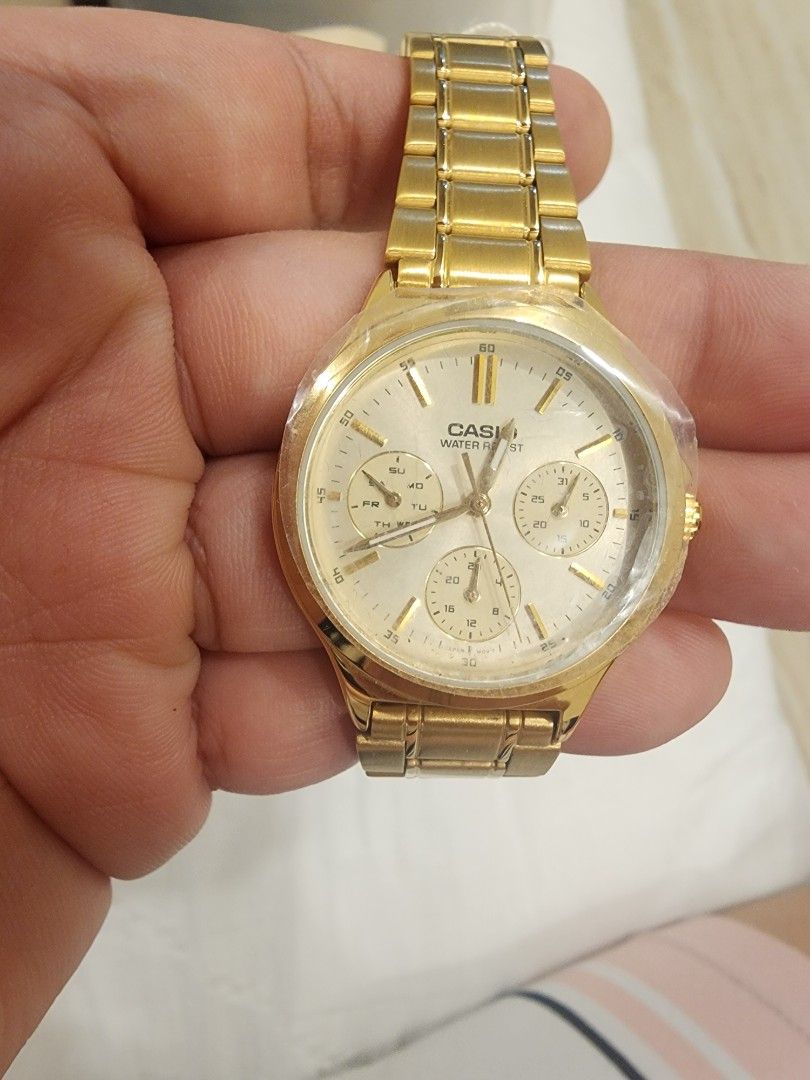 CASIO WATCH (Category: Luxury Watches) located in Manila. Submitted by chrinathalie (Listing ID 1464372707, Image 3). Description: orig casio all gold plated sf on buyer.