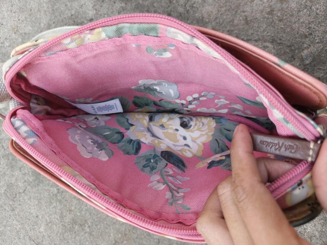 Cath Kidston Crossbody (Category: Cross-body Bags) located in Santa Cruz. Submitted by lesterpogs30 (Listing ID 1464522802, Image 3). Description: Cath Kidston Crossbody Bag excellent condition no issue.