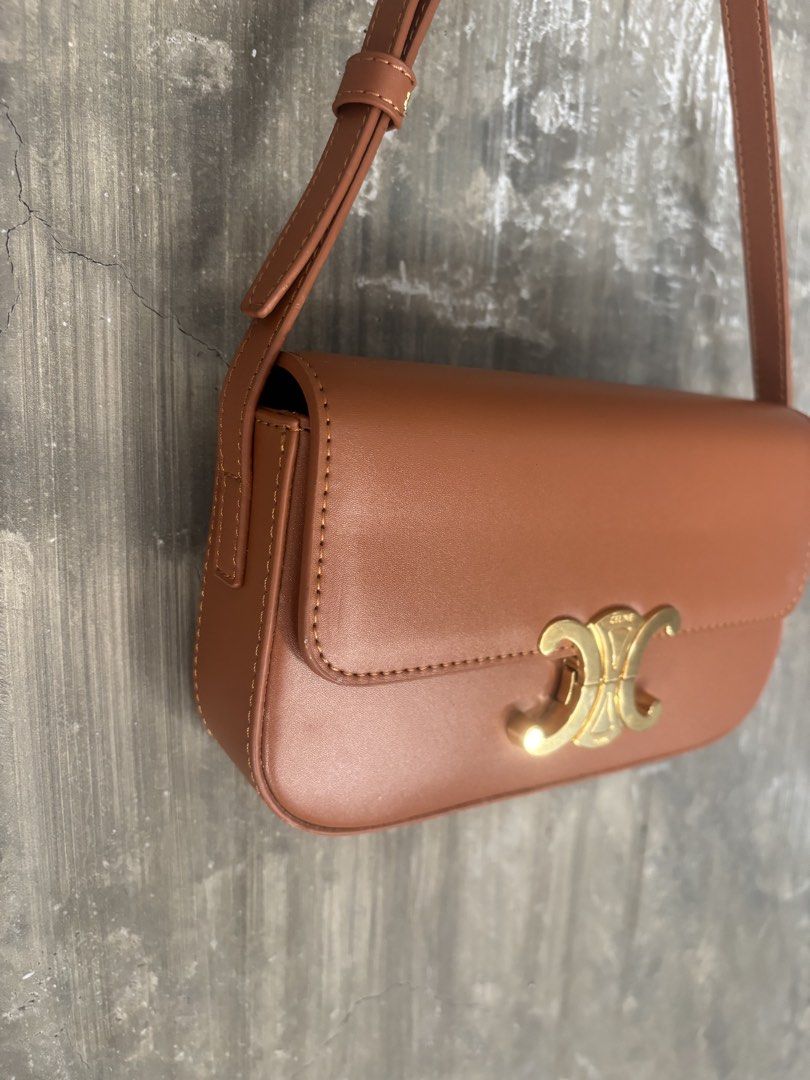 Celine (Category: Luxury Bags & Wallets) located in Alcala. Submitted by dela.sole (Listing ID 1464451881, Image 3). Description: Authetic No issue .