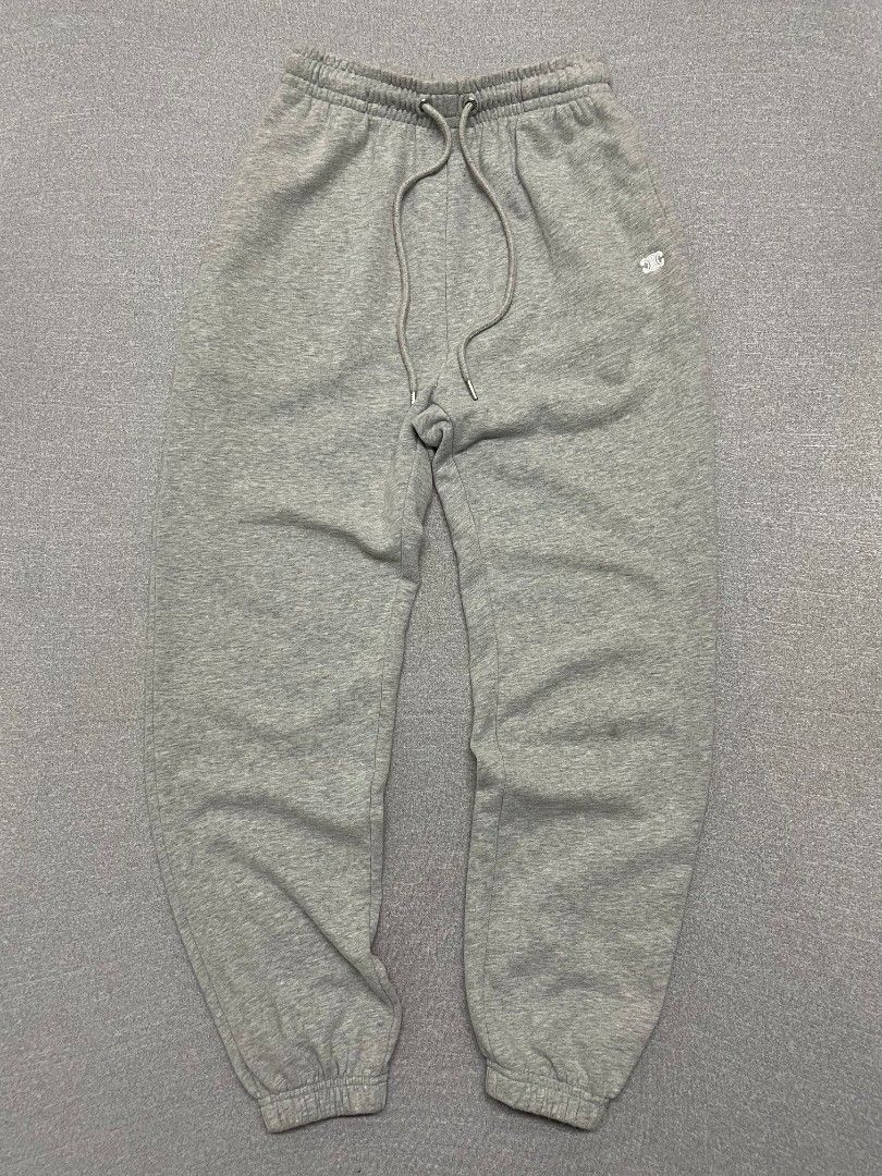 Celine Triomphe Sweatpants (Category: Joggers) located in Manila. Submitted by _retrovate (Listing ID 1464463269, Image 1). Description: medium as new.