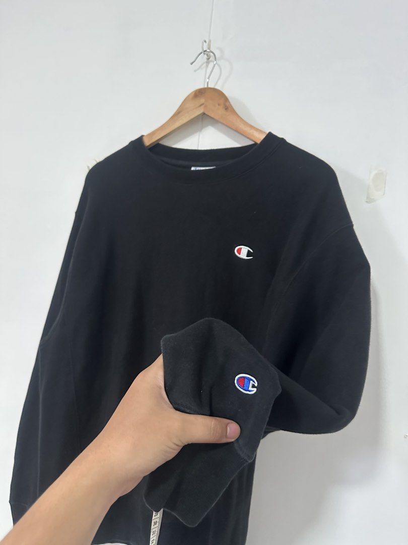 Champion reverse weave heavy cotton (Category: Coats, Jackets and Outerwear) located in Las Pinas. Submitted by archimedes.joaquin (Listing ID 1464402536, Image 2). Description: Excellent condition - 9.5/10 color rate - heavy cotton Sz L-XL 24” width 28” length - no issue Authentic.