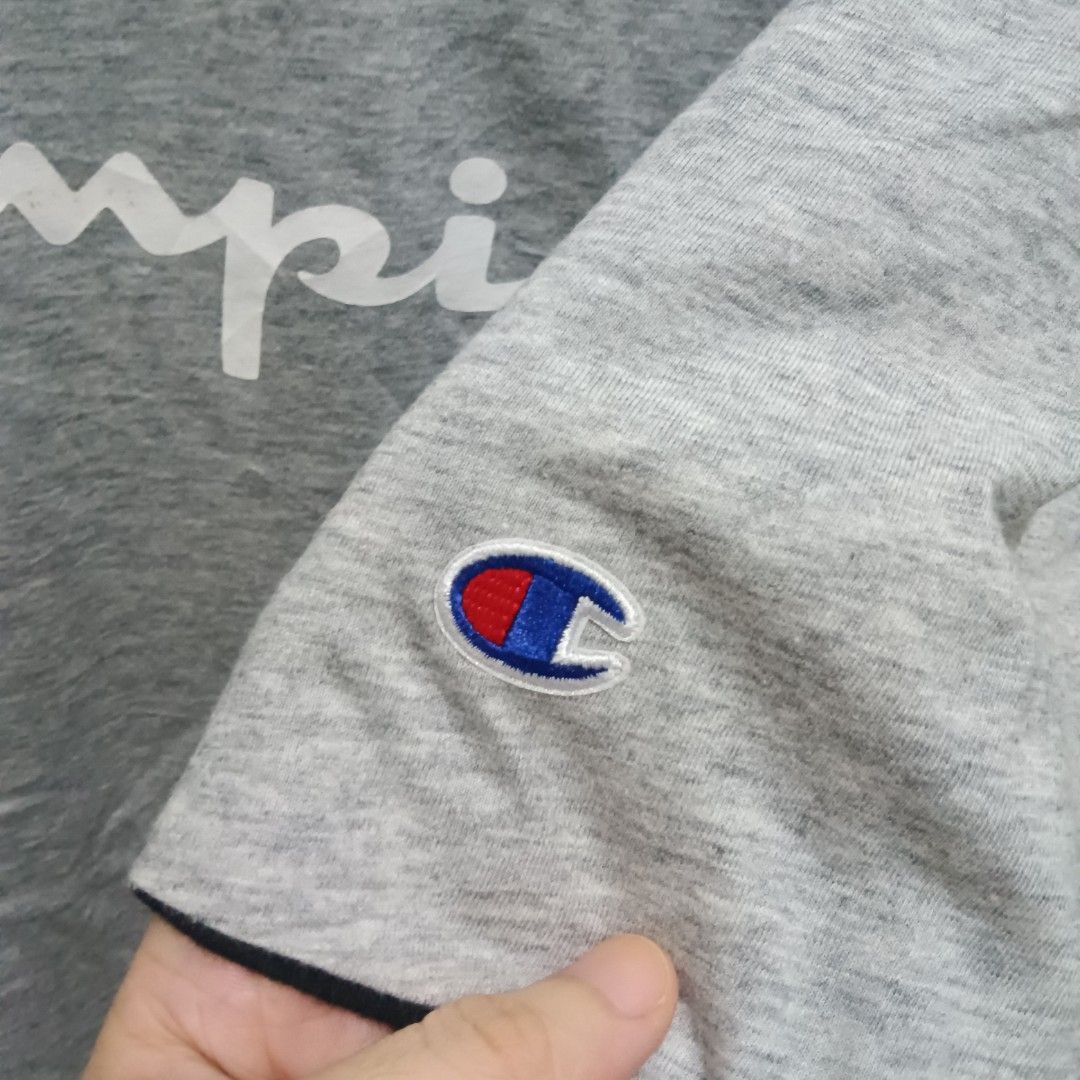 CHAMPION Reversible Shirt (Category: Tshirts & Polo Shirts ) located in Caloocan City. Submitted by jaychingsss (Listing ID 1464541331, Image 3). Description: Champion Reversible Shirt - 120 21x30 Color Rate: 9.5/10 Black / Gray Cuts Tags NEED WASH.
