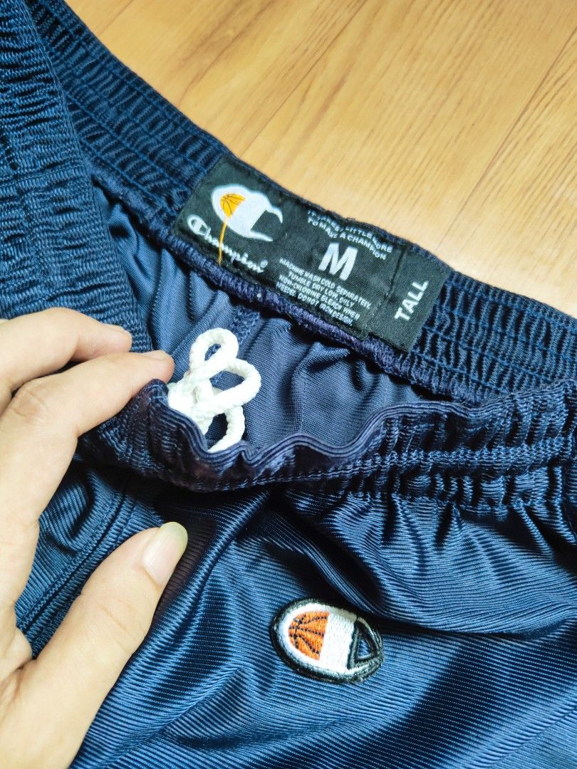 CHAMPION SHORT (Category: Shorts) located in Pasig City. Submitted by melvincorre004 (Listing ID 1464412336, Image 2). Description: short champion no issue size M mahigpit pa garter with tie.