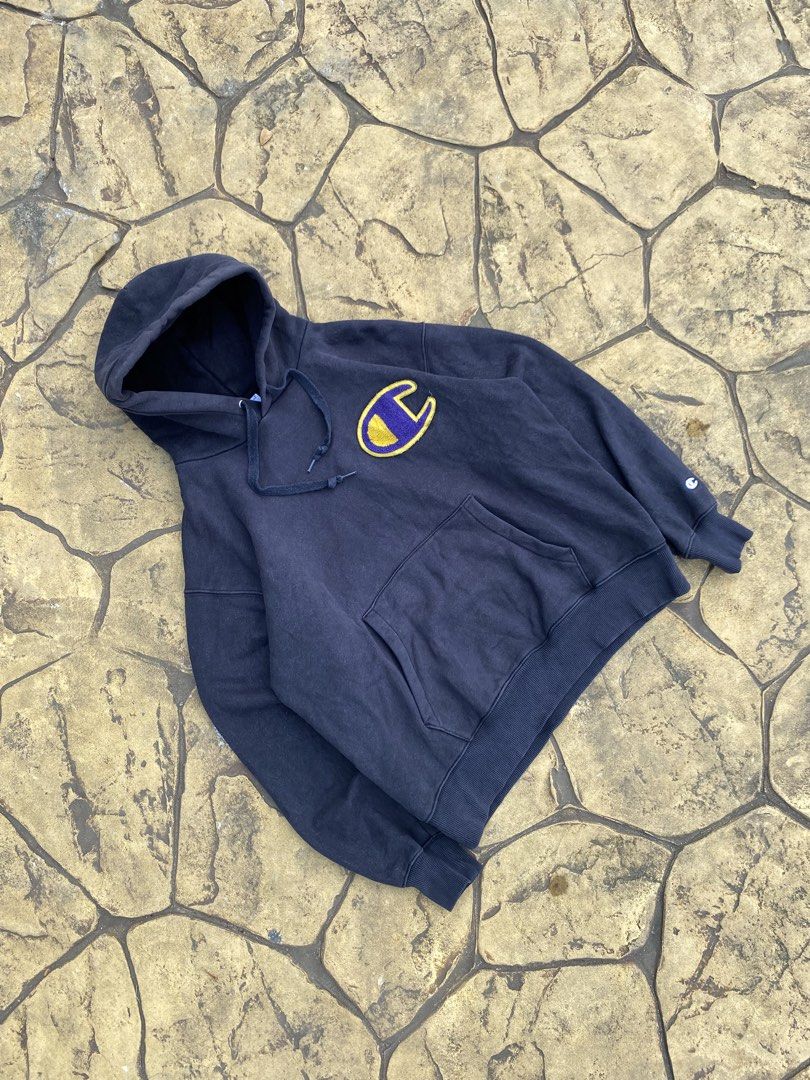 CHAMPION VINTAGE PULL OVER (Category: Hoodies) located in Manila. Submitted by zzztine (Listing ID 1464430440, Image 1). Description: 💎 CHAMPION PULL OVER 💎 Dimes: 22*24 Color rate: 9/10 Condition: GOOD.