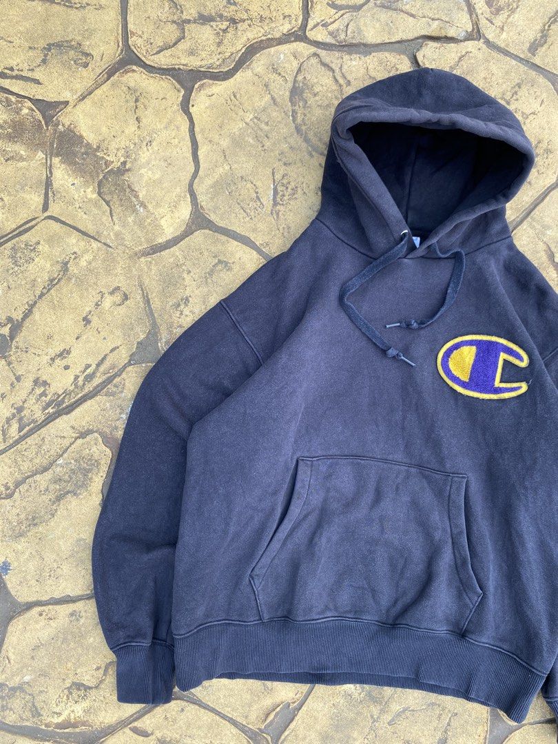 CHAMPION VINTAGE PULL OVER (Category: Hoodies) located in Manila. Submitted by zzztine (Listing ID 1464430440, Image 2). Description: 💎 CHAMPION PULL OVER 💎 Dimes: 22*24 Color rate: 9/10 Condition: GOOD.