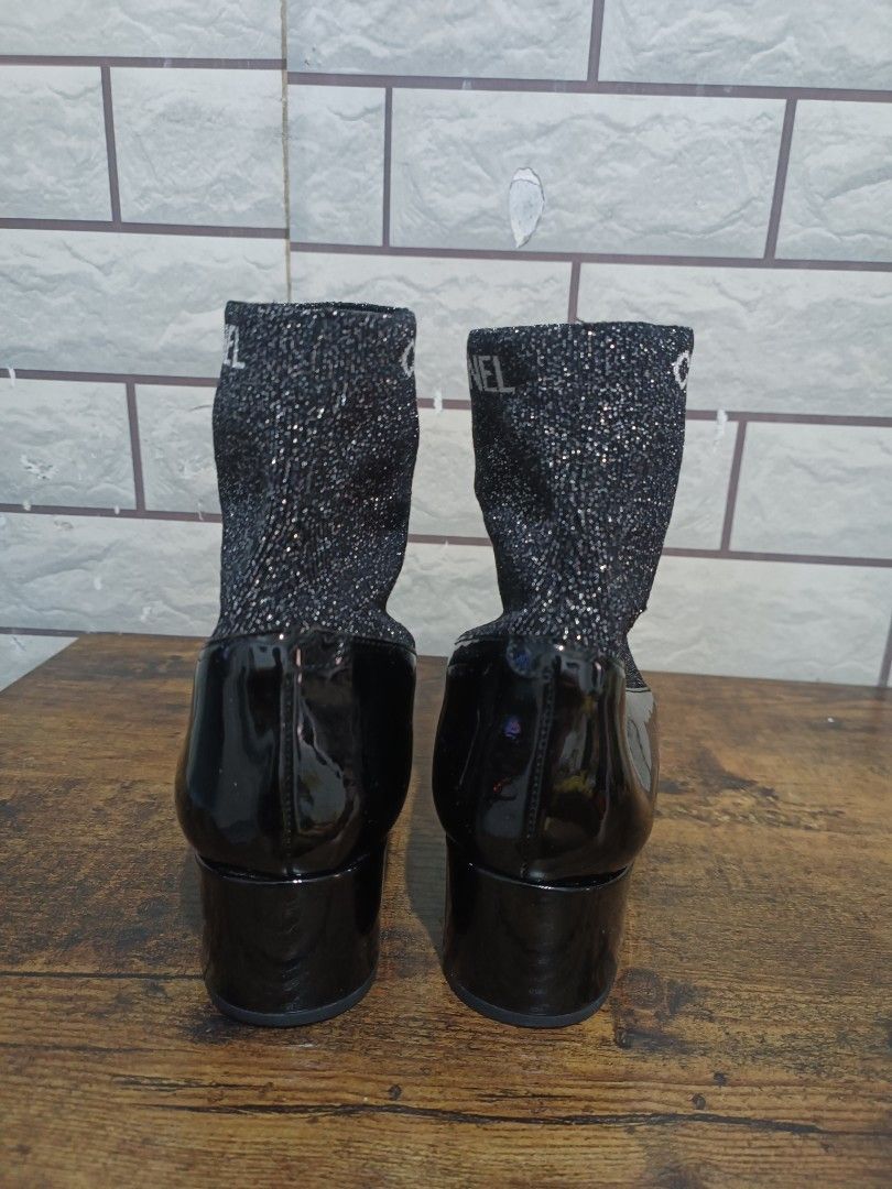 Chanel (Category: Luxury Accessories) located in Las Pinas. Submitted by kuya_erick (Listing ID 1464408323, Image 3). Description: chanel size 39.5c complete details posted 5k + sf las pinas meet up.
