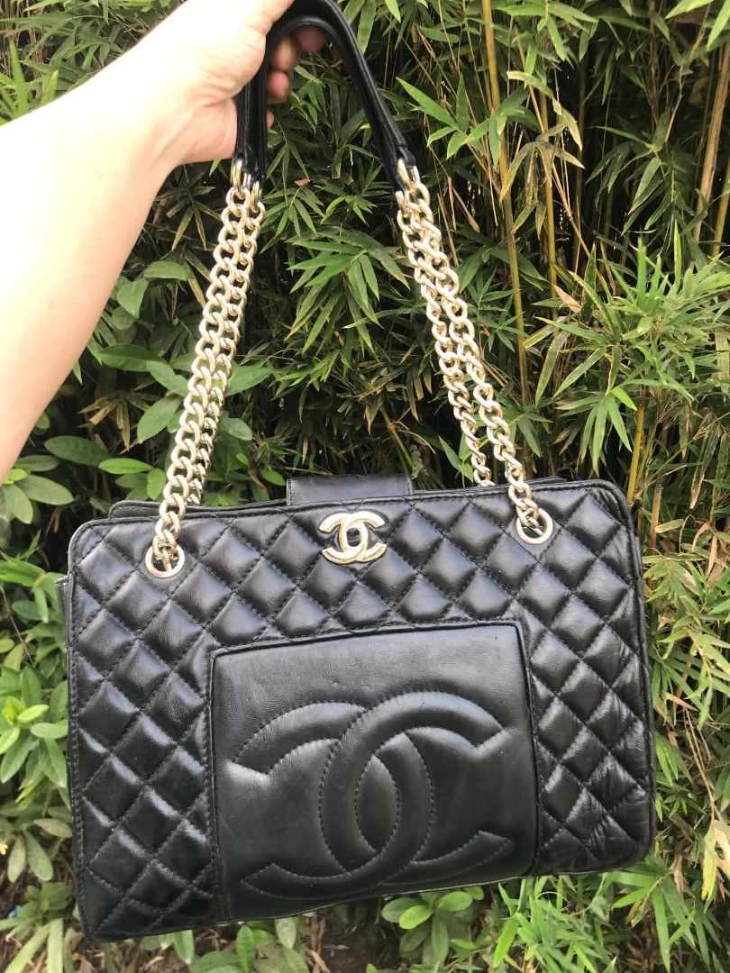 Chanel Black Quilted Leather Chain Shoulder Bag (Category: Tote Bags) located in Midsayap. Submitted by purse_gedo (Listing ID 1462615625, Image 1). Description: - Black Quilted Chanel Bag - Iconic Gold Chain Straps - Signature CC Logo on Front - Interior Chanel Branding - Secure Zipper Closure - Timeless Piece for Any Collection - Versatile for Everyday or Special Occasions.