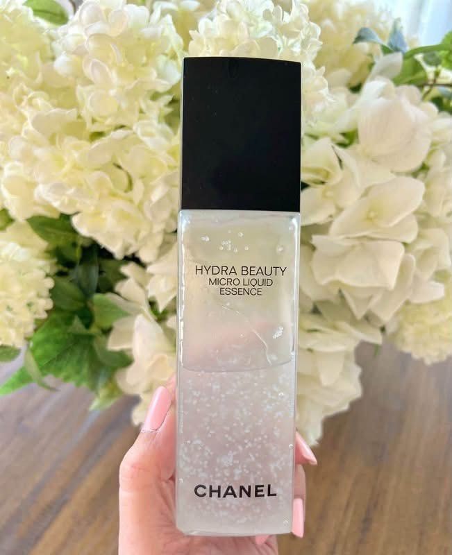 CHANEL Hydra Beauty Liquid Essence (Category: Face Care) located in Bulacan. Submitted by shopwithme_23 (Listing ID 1464544625, Image 2). Description: SALE‼️SALE‼️ • with box • 150ml, fullsize • 1 slot only ▫️3,400 onlyyyy Retails for 6-8k+++ .