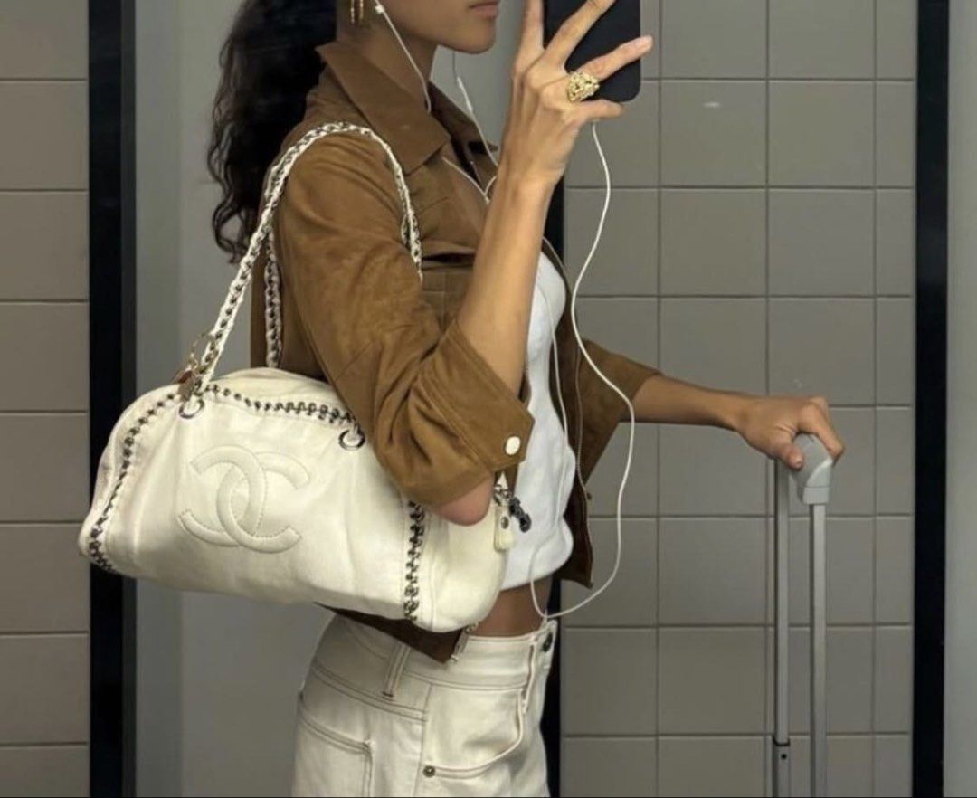 Chanel Luxe Ligne Bowler Bag (Category: Luxury Bags & Wallets) located in Bacoor. Submitted by mikaysu (Listing ID 1464493133, Image 3). Description: The bag that has been taking over pinterest - rare vintage Chanel Luxe Ligne bowler bag, featuring the signature interlocking CC detail, chain-trimmed handles, and quilted construction. A standout archive piece with that effortlessly understated Chanel look. Condition: In good condition, just needed