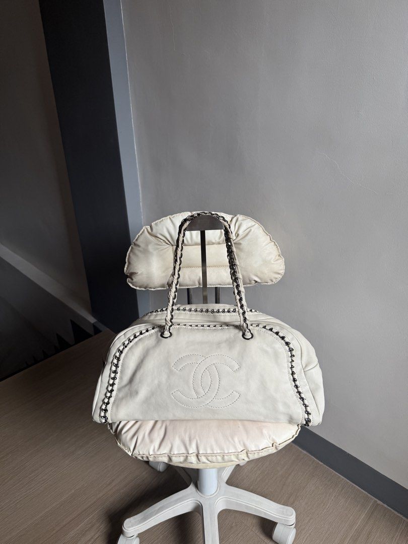 Chanel Luxe Ligne Bowler Bag (Category: Luxury Bags & Wallets) located in Bacoor. Submitted by mikaysu (Listing ID 1464493133, Image 1). Description: The bag that has been taking over pinterest - rare vintage Chanel Luxe Ligne bowler bag, featuring the signature interlocking CC detail, chain-trimmed handles, and quilted construction. A standout archive piece with that effortlessly understated Chanel look. Condition: In good condition, just needed